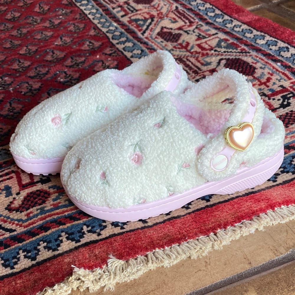 Hollister x Crocs Unfurgettable collab! NWT!